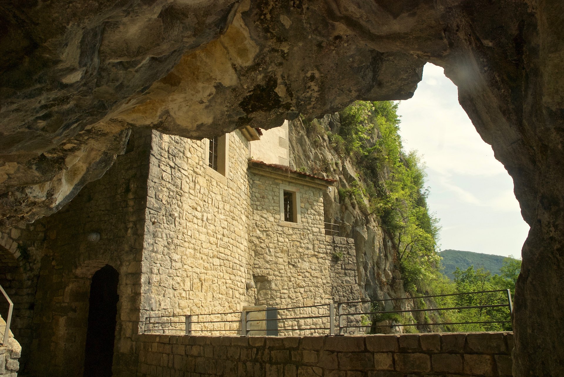 Die Höhle von Antro